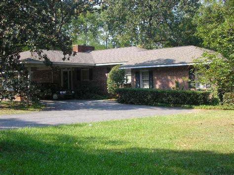 Foto del edificio - 121 Woodland Cir