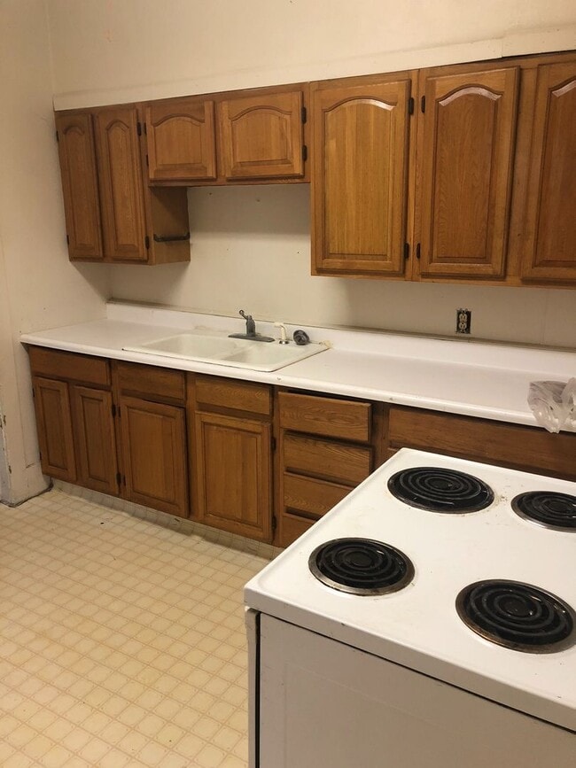 Building Photo - $850 - 2 bed 1 bath - Single Family Home