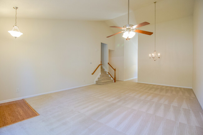 Building Photo - End Unit Townhome | First Floor Master | R...