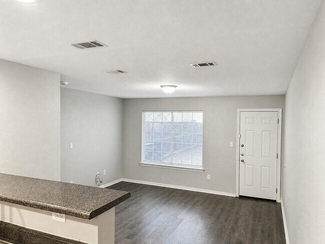 Foto del edificio - 4011 Preferred Pl