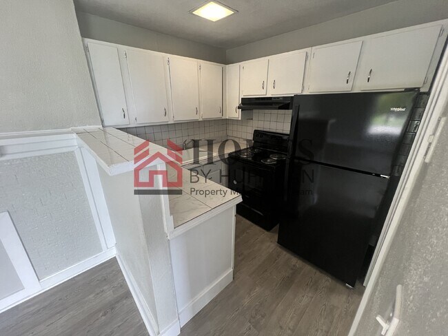 Building Photo - Efficiency Unit | Move In Ready | Laundry ...