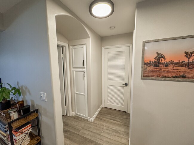 Building Photo - 5252 Balboa Arms Dr