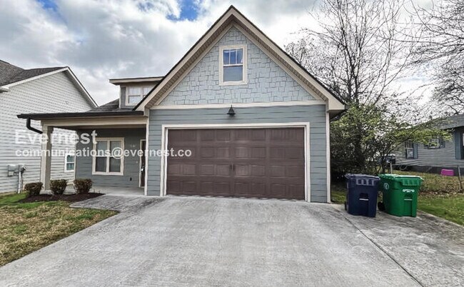 Foto del edificio - Spacious 3 Bed, 2.5 Bath Home with 2 Car Garage