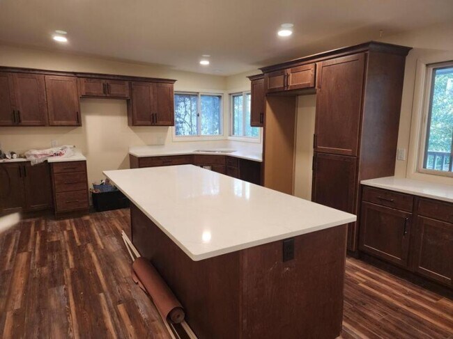 Building Photo - 5 bedroom in Billings MT 59102