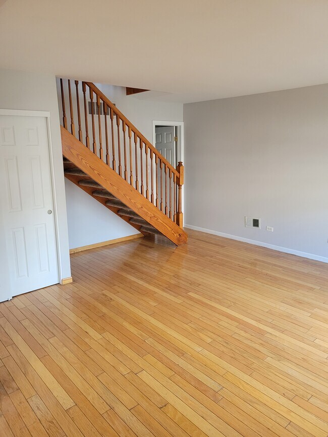 Foto del edificio - 1719 Queensbury Cir