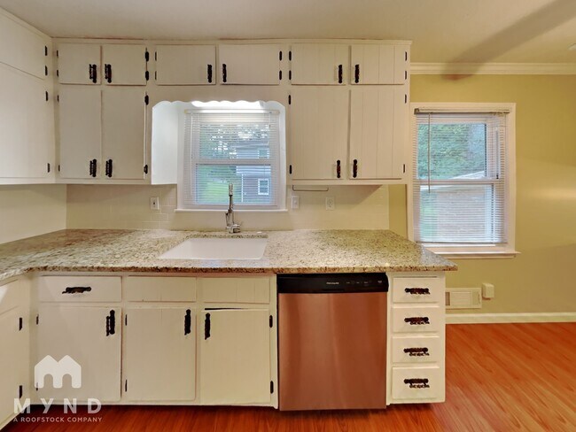 Building Photo - 1645 Brantford Dr