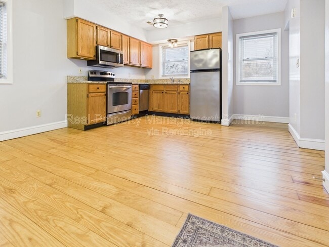 Building Photo - 10 Fayette St