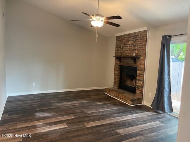 Foto del edificio - Great two bedroom, two bath duplex in Hunters Creek.