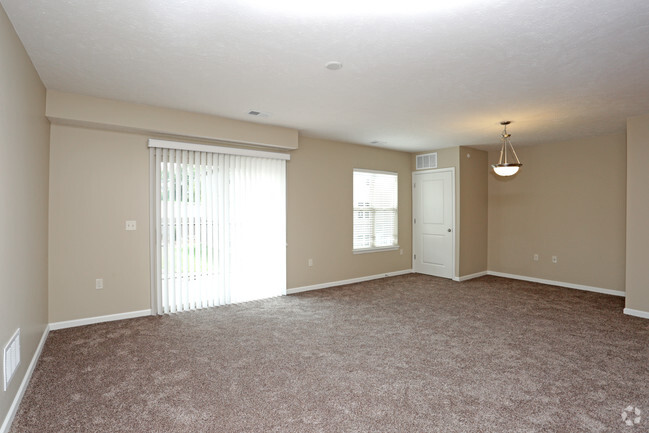 Spacious Living Room - Chateau at Hillsborough