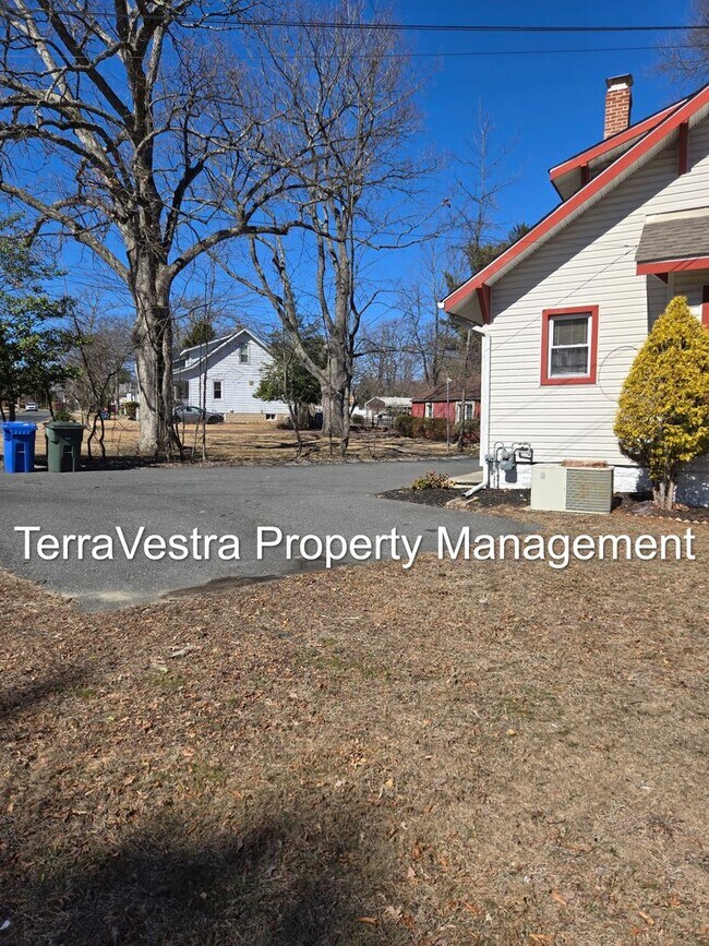 Foto del edificio - Now Showing for 2026-2027 School Year! College Rental 6 Bed 2 Kitchens