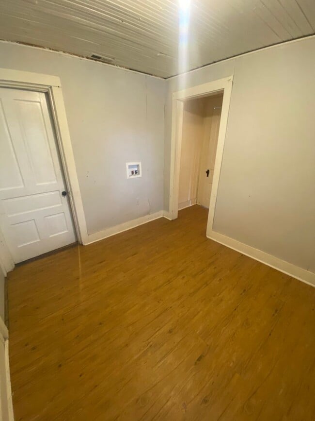 Building Photo - Duplex at 105 Buchanan Street