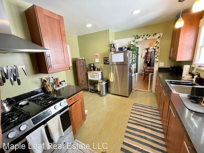 Foto del edificio - 2 br, 1 bath House - 6548 7th Ave NW