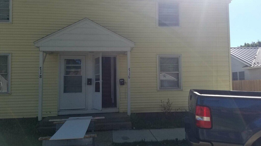 716 Miller Ave, Janesville, WI 53548 Townhome Rentals in Janesville