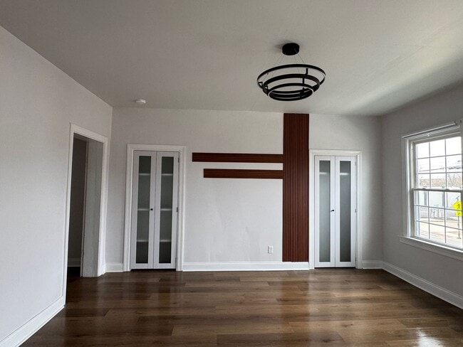 Building Photo - 241 Main St