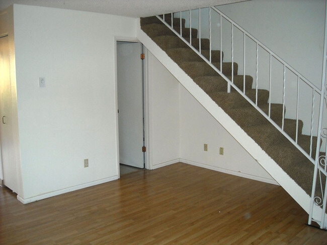 Building Photo - Move-In special! $500 off 1st Months Rent!