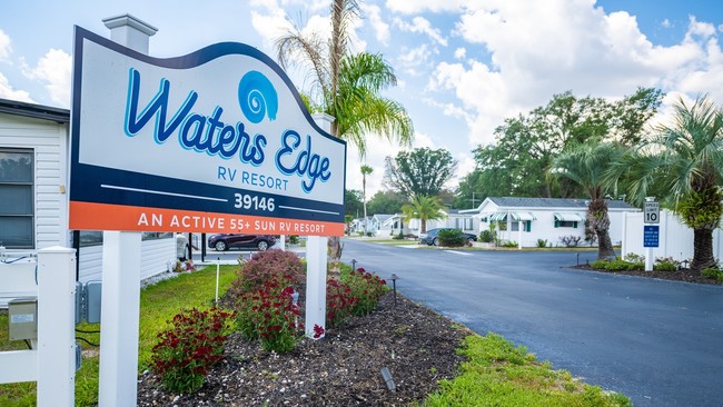 Foto del edificio - Waters Edge RV Resort