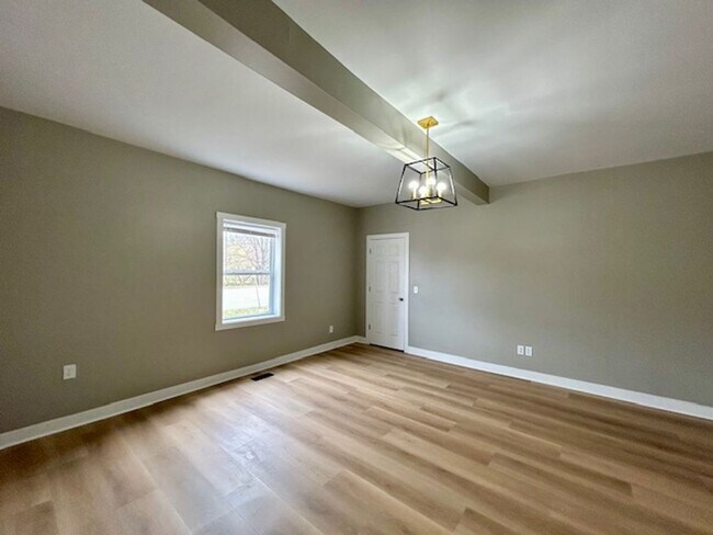 Building Photo - 576 E Fall Creek Pkwy N Dr