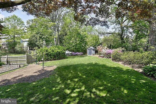 Building Photo - 507 Pershing Dr