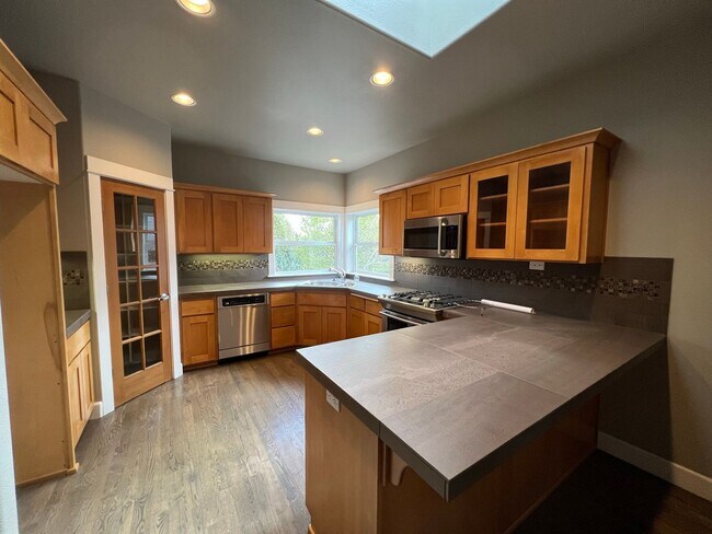 Foto del edificio - Spacious home with a large bonus room!  We...