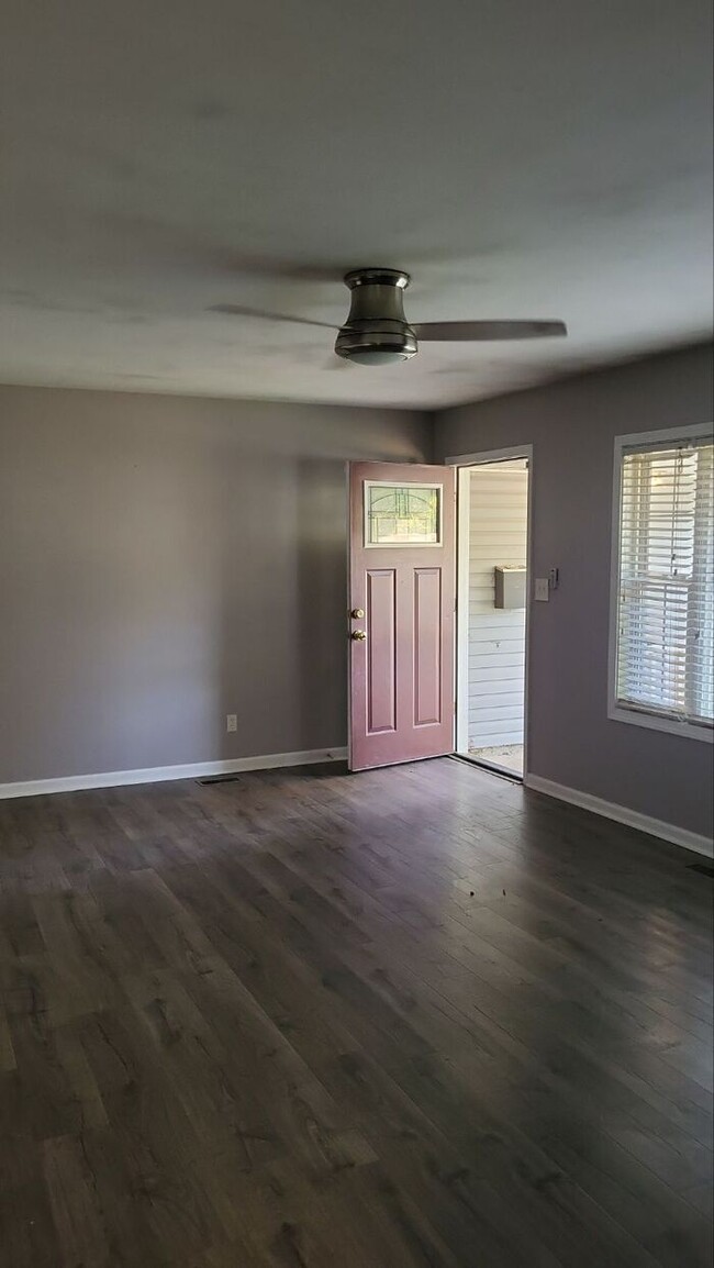 Building Photo - Updated Xenia Ranch Home!