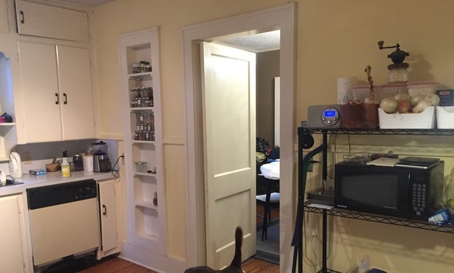 kitchen - 228 S Indianapolis Ave
