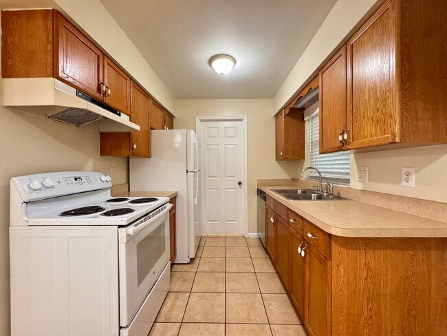 Foto del edificio - 2 Bedroom 1 Bath Duplex - Priced to Rent!