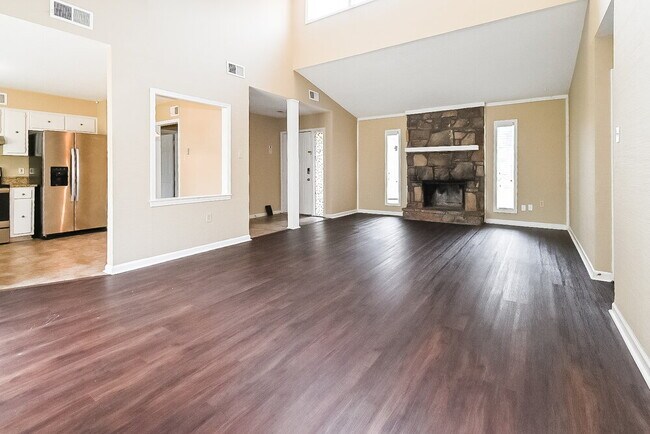 Foto del edificio - 7914 Terry Franklin Dr