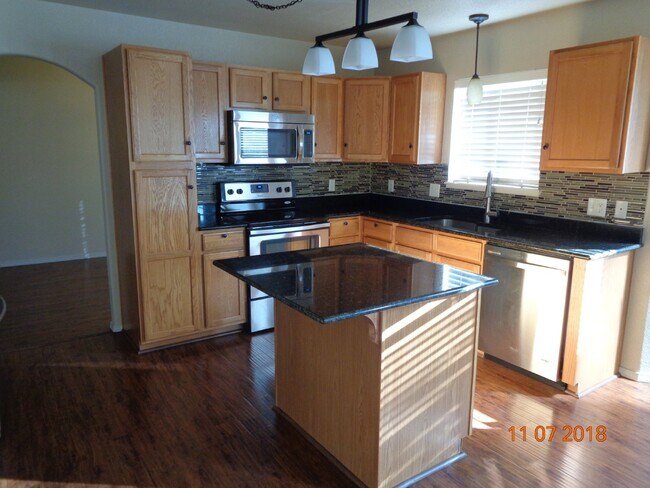 Building Photo - Well maintained home