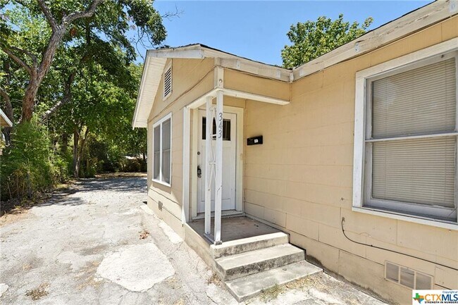 Building Photo - 343 E Faust St