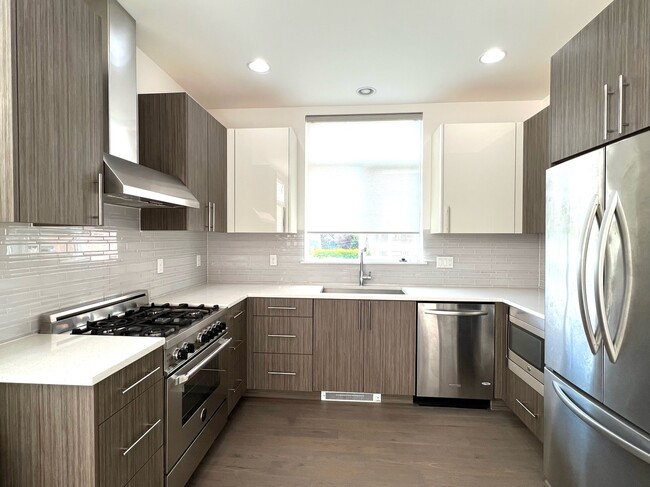 Kitchen (second floor). - 211 13th Ave E