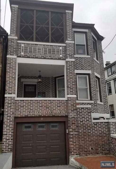 Primary Photo - 9 Adelaide Pl