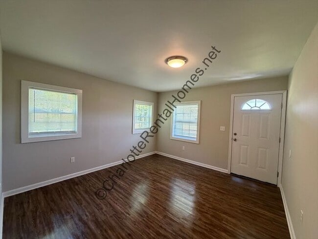 Building Photo - Updated one story home less than 10 minutes from Catawba Two Kings Casino