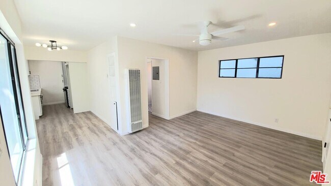 Building Photo - 4017 W Magnolia Blvd