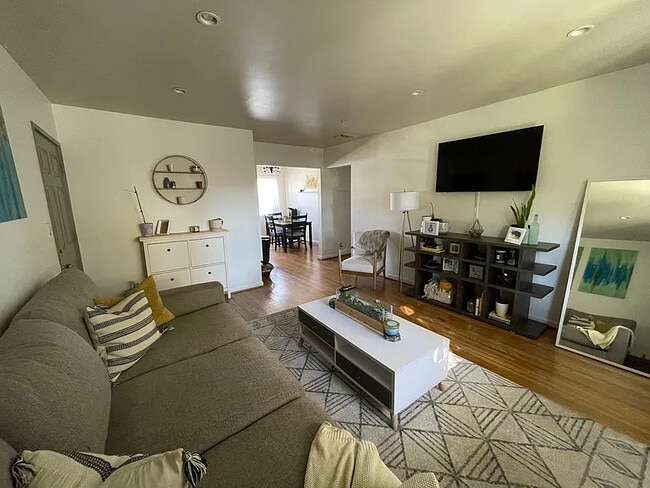 Foto del edificio - 5866 Bowcroft St