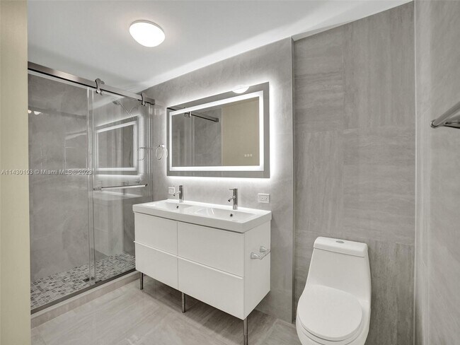 Foto del edificio - 17100 N Bay Rd