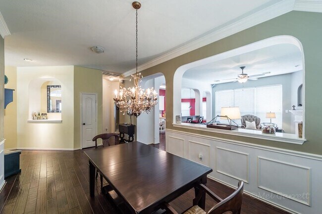 Foto del edificio - 23915 Elden Hills Ct