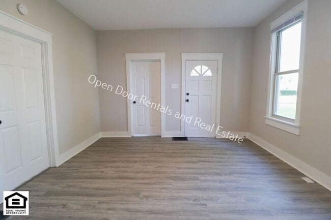 Building Photo - 428 Lincoln Hwy E