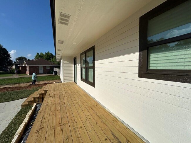 Building Photo - 307 Lois Wright Cir