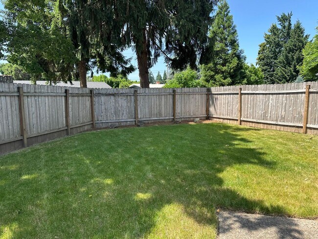 Foto del edificio - Beautifully updated 2 bedroom 1 bath duplex in a great neighborhood!