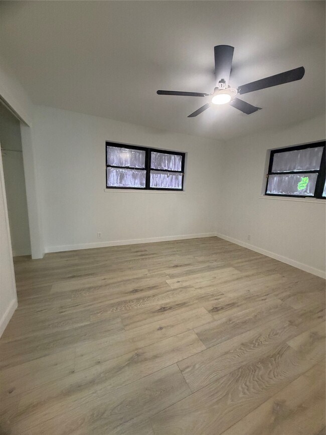 Foto del edificio - 143 Hollyvale Dr