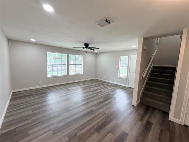 Building Photo - 2412 Lakeview Cir