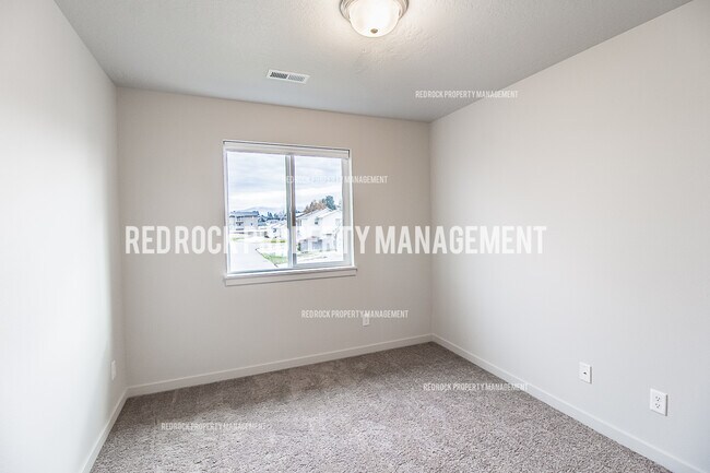Building Photo - 319 S Woodlawn Rd