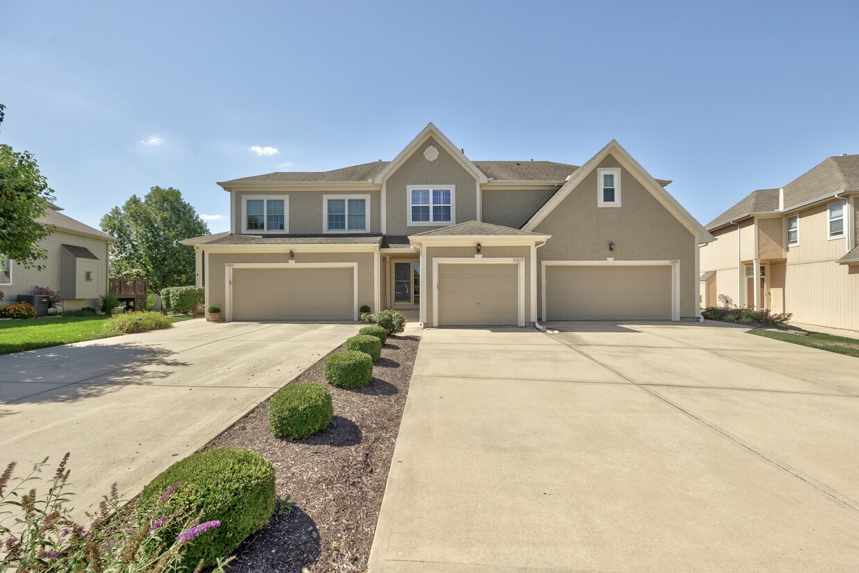 22613 W 72nd Ter, Shawnee, KS 66227 Townhome Rentals in Shawnee KS