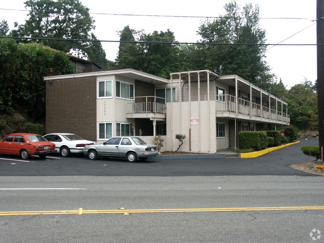 Building Photo - 10323 Des Moines Memorial Dr