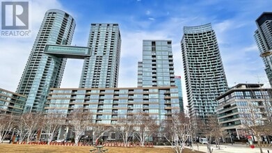 Building Photo - 10 Capreol Ct