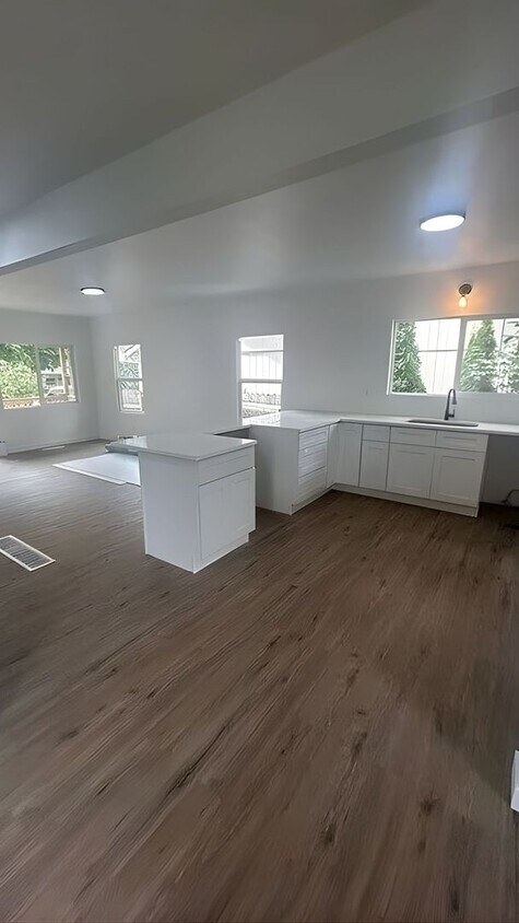 Amazing remodeled 4 bedroom home with fenced yard. $500 off first month rent thru 04/30/2026!! - Amazing remodeled 4 bedroom home with fenced yard. $500 off first month rent thru 04/30/2026!!