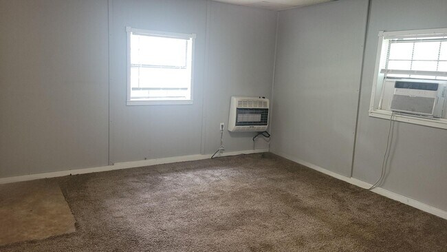 Building Photo - PRE-LEASING!! Two Bedroom/ One Bathroom House