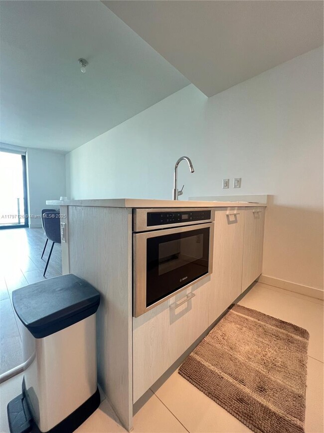 Foto del edificio - 501 NE 31st St