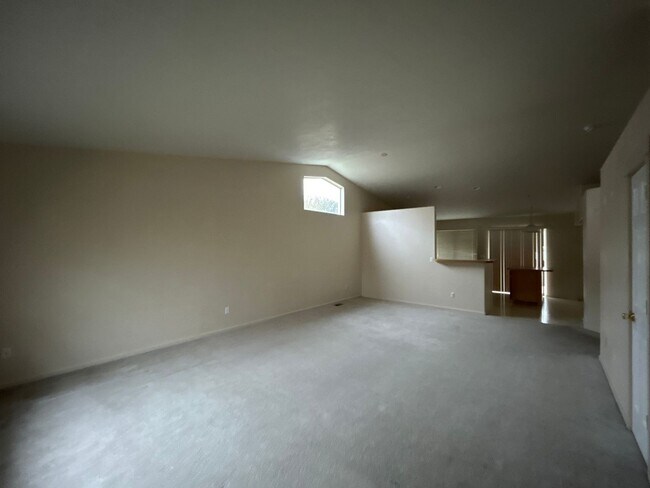 Building Photo - 3 Bedroom / 2 Bathroom Home in Madras