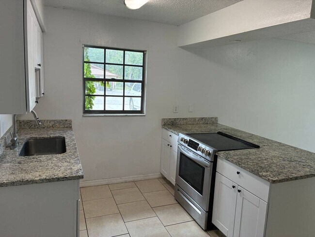 Foto del edificio - 2-Bedroom Duplex in North Lakeland